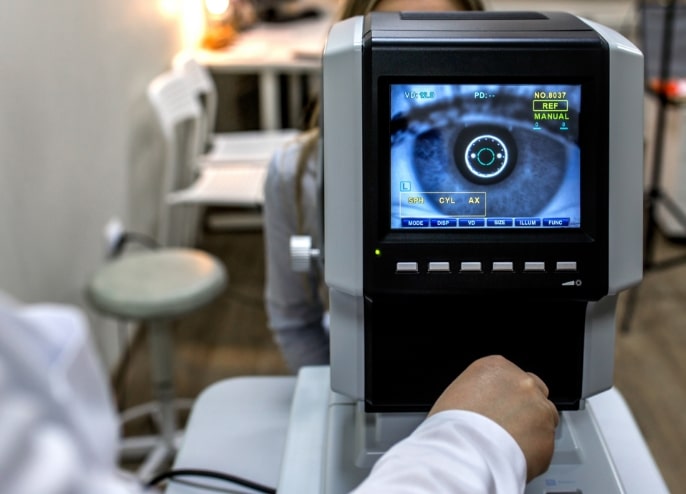 examining the eye with medical equipment
